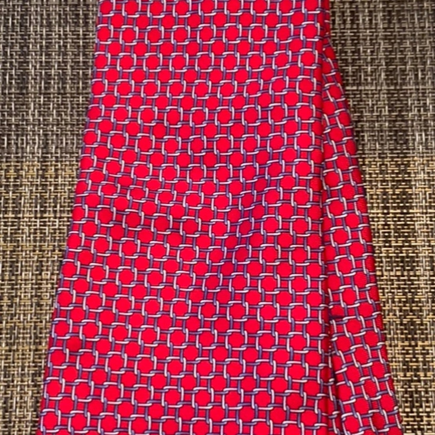 Nice red with pattern silk neck tie