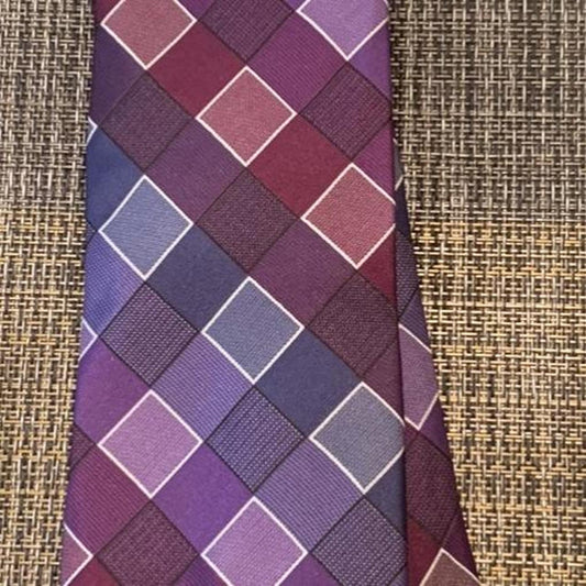 Men's diamond pattern necktie