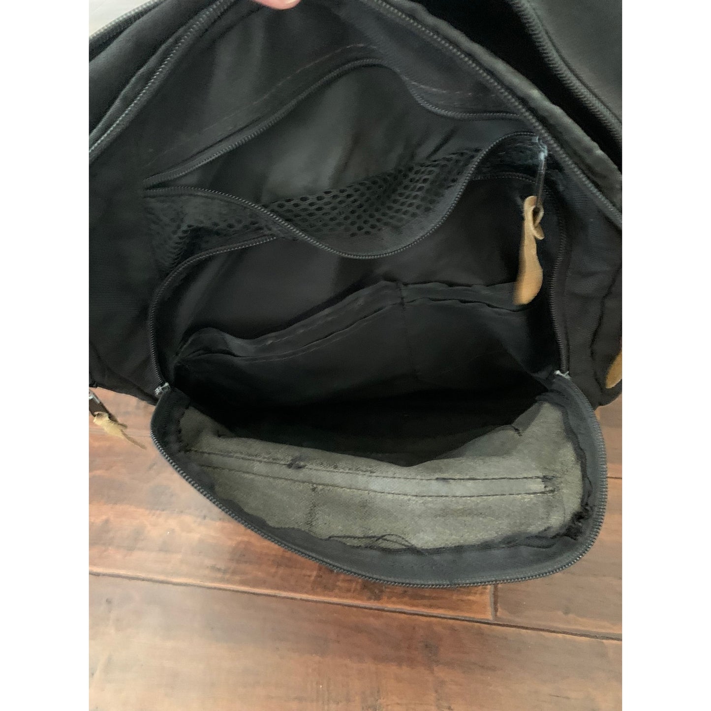 DataPack brand 10 Compartment Ventage Backpack with Leather Bottom