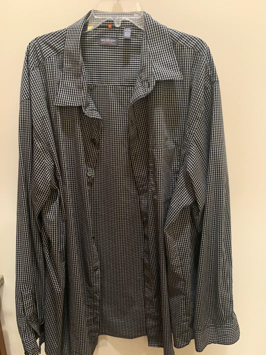 Van Heusen 20-20 1/2 long sleeve button up shirt ￼