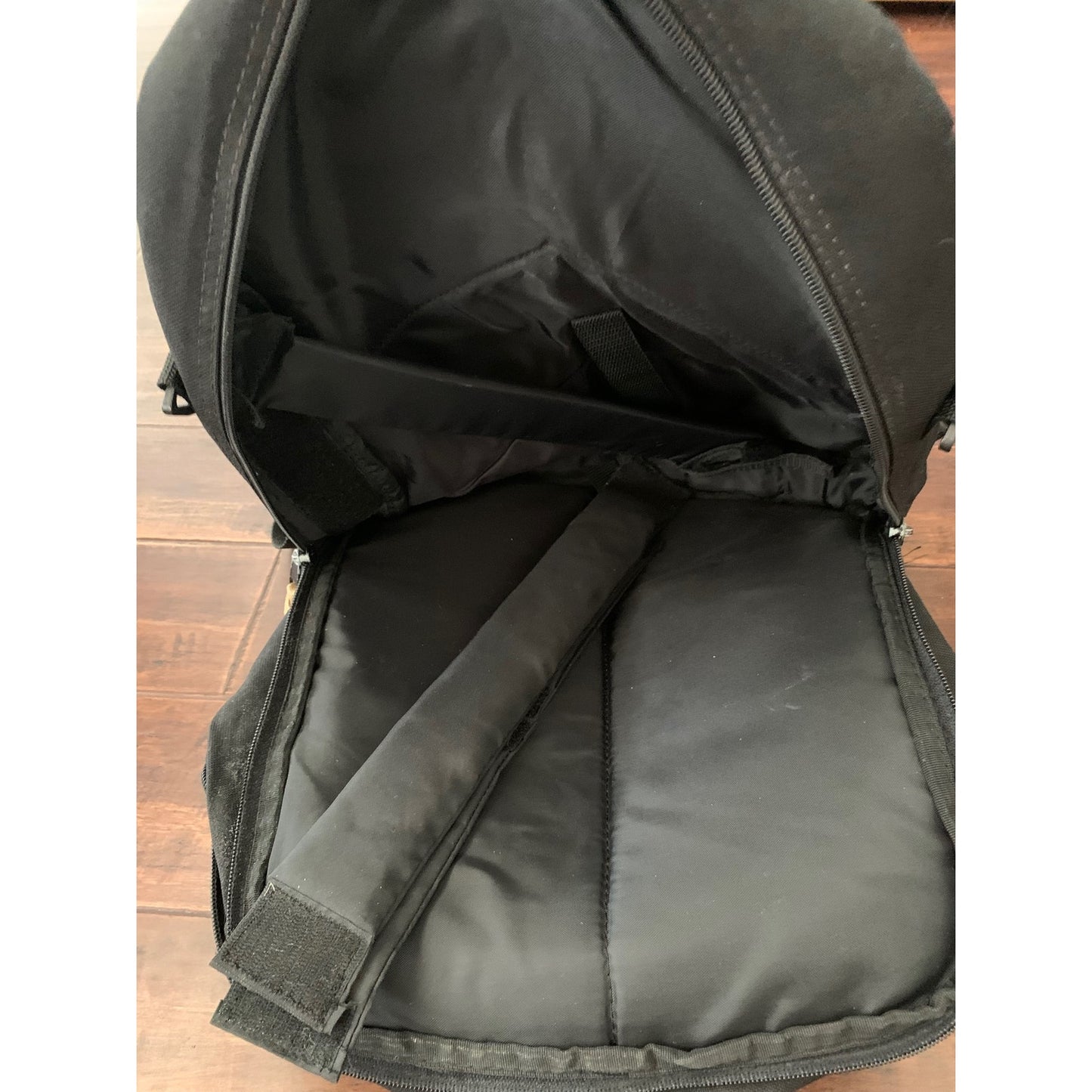 DataPack brand 10 Compartment Ventage Backpack with Leather Bottom